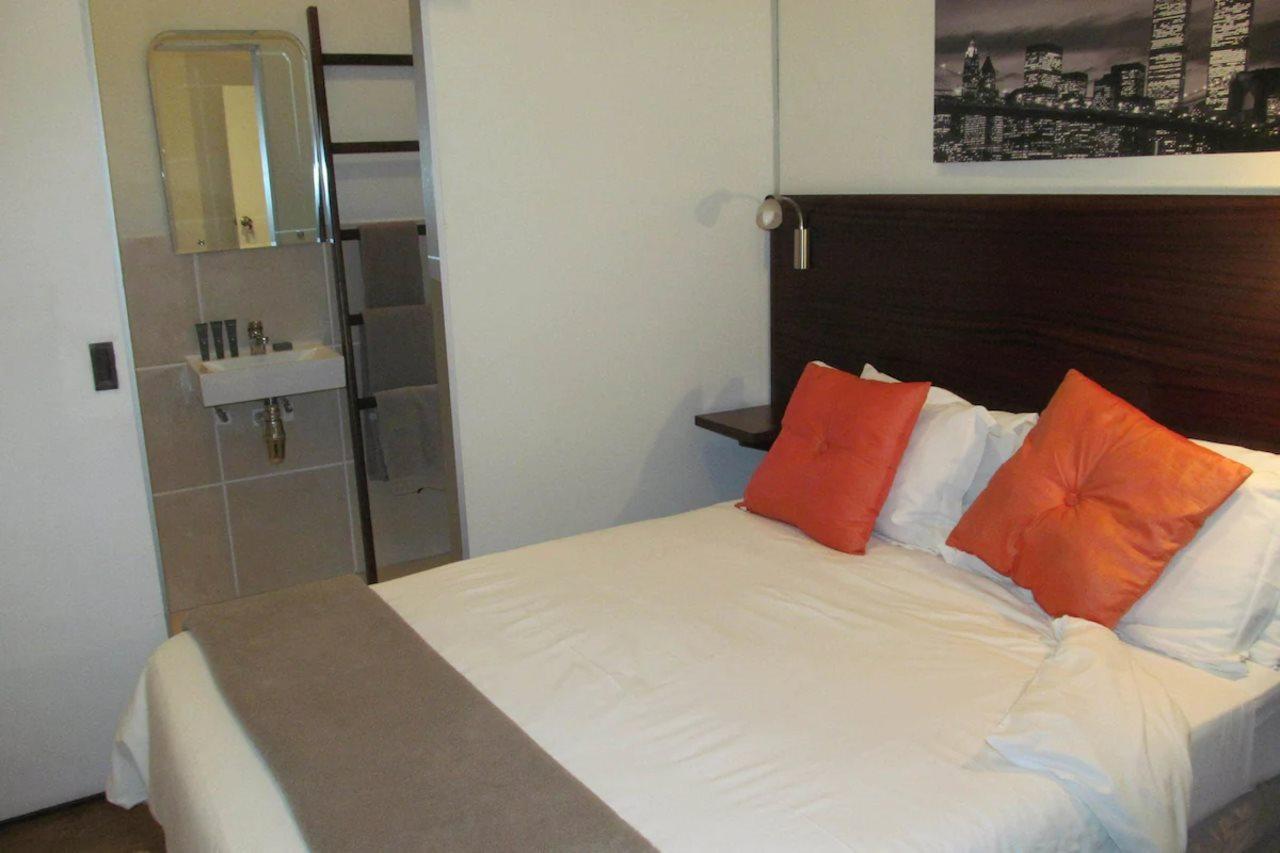 The Vic Hotel Port Elizabeth Bagian luar foto