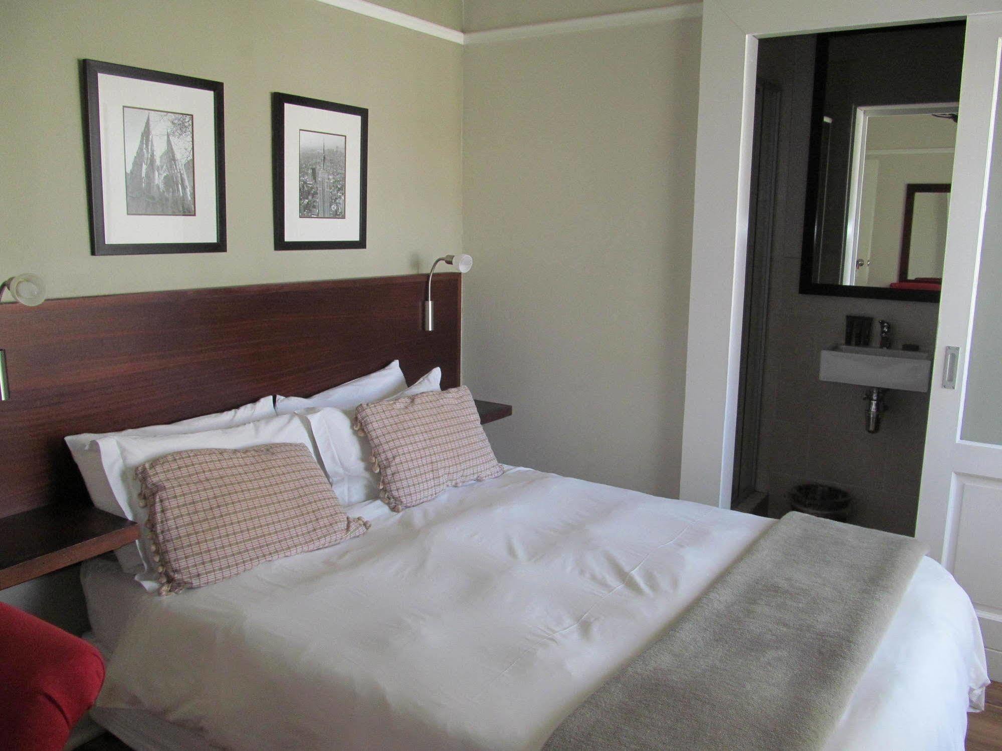 The Vic Hotel Port Elizabeth Bagian luar foto