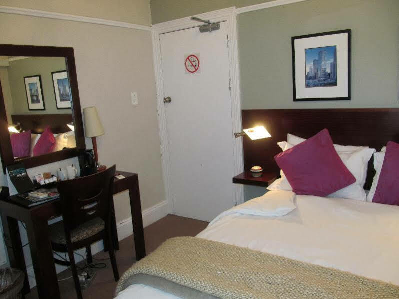 The Vic Hotel Port Elizabeth Bagian luar foto